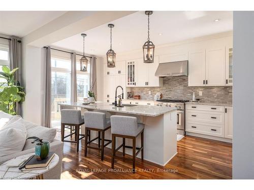 648 Halloway  (Upper Level) Drive, Kingston, ON - Indoor Photo Showing Kitchen With Upgraded Kitchen