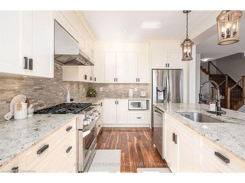 648 Halloway  (Upper Level) Drive, Kingston, ON - Indoor Photo Showing Kitchen With Upgraded Kitchen