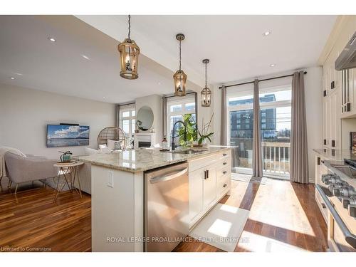 648 Halloway  (Upper Level) Drive, Kingston, ON - Indoor Photo Showing Kitchen With Upgraded Kitchen