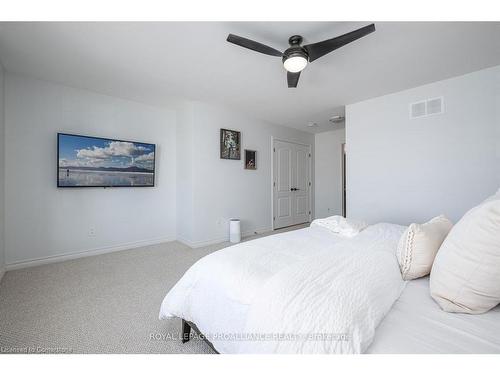 648 Halloway  (Upper Level) Drive, Kingston, ON - Indoor Photo Showing Bedroom