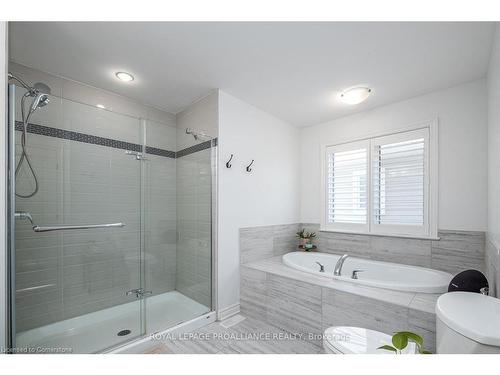 648 Halloway  (Upper Level) Drive, Kingston, ON - Indoor Photo Showing Bathroom