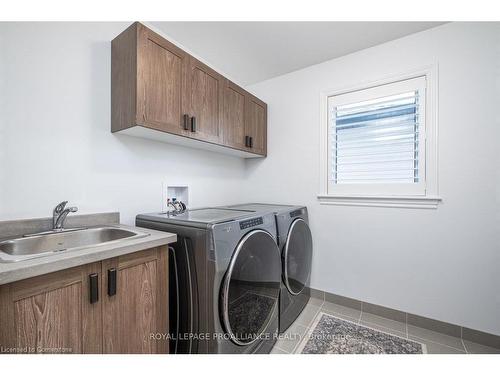 648 Halloway  (Upper Level) Drive, Kingston, ON - Indoor Photo Showing Laundry Room