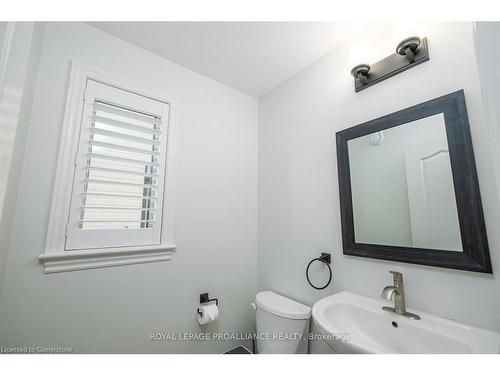 648 Halloway  (Upper Level) Drive, Kingston, ON - Indoor Photo Showing Bathroom