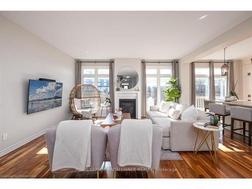 648 Halloway  (Upper Level) Drive, Kingston, ON - Indoor Photo Showing Living Room With Fireplace