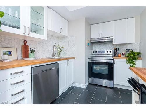 1010-4450 Tucana Court, Mississauga, ON - Indoor Photo Showing Kitchen