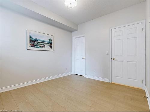 399 Elizabeth Street, Burlington, ON - Indoor Photo Showing Other Room