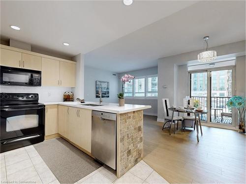 399 Elizabeth Street, Burlington, ON - Indoor Photo Showing Kitchen