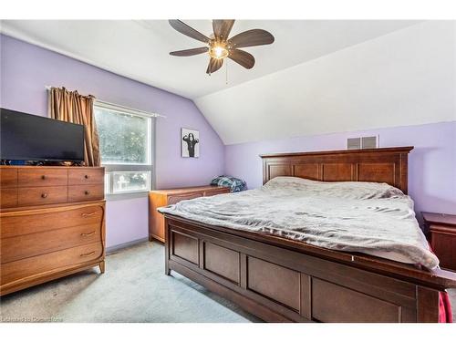 127 Grosvenor Avenue N, Hamilton, ON - Indoor Photo Showing Bedroom