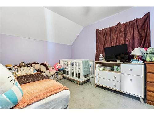 127 Grosvenor Avenue N, Hamilton, ON - Indoor Photo Showing Bedroom