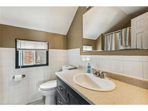 127 Grosvenor Avenue N, Hamilton, ON - Indoor Photo Showing Bathroom