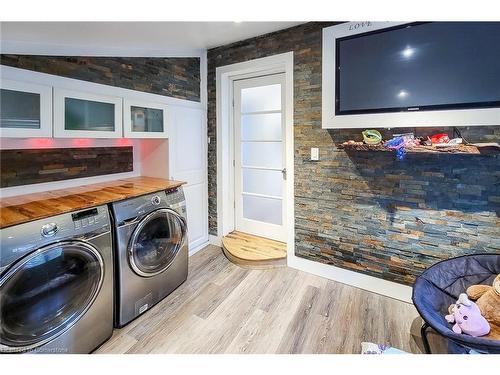 42 Emilie Street, Brantford, ON - Indoor Photo Showing Laundry Room