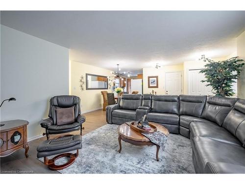 52 Baldwin Avenue, Brantford, ON - Indoor Photo Showing Living Room