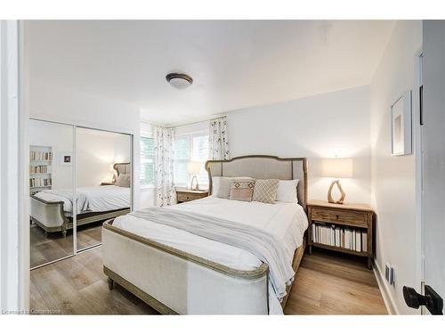 3 Fallsview Road, Hamilton, ON - Indoor Photo Showing Bedroom