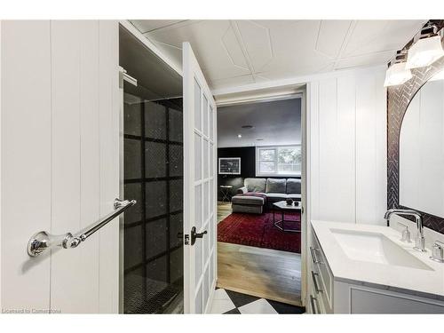 3 Fallsview Road, Hamilton, ON - Indoor Photo Showing Bathroom