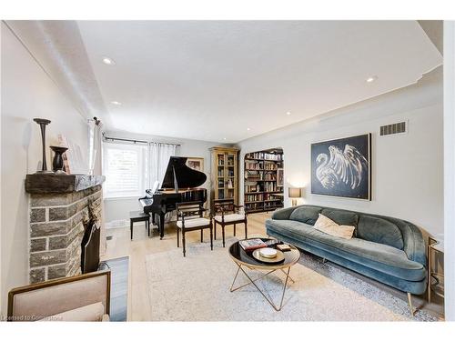 3 Fallsview Road, Hamilton, ON - Indoor Photo Showing Living Room