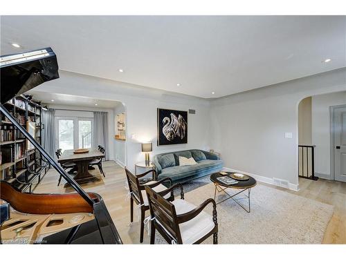 3 Fallsview Road, Hamilton, ON - Indoor Photo Showing Living Room