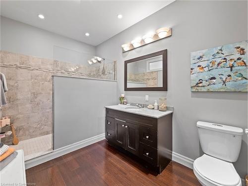 37 Maple Avenue, Flamborough, ON - Indoor Photo Showing Bathroom