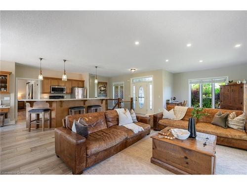 46 Sea Breeze Drive, Port Dover, ON - Indoor Photo Showing Living Room