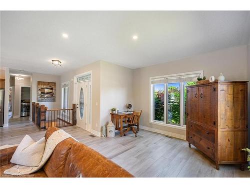 46 Sea Breeze Drive, Port Dover, ON - Indoor Photo Showing Living Room