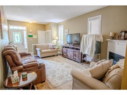 20 Springstead Avenue, Hamilton, ON - Indoor Photo Showing Living Room