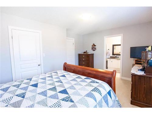 20 Springstead Avenue, Hamilton, ON - Indoor Photo Showing Bedroom