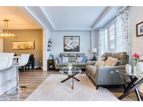 61 Waterview Lane, Grimsby, ON - Indoor Photo Showing Living Room