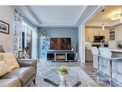 61 Waterview Lane, Grimsby, ON - Indoor Photo Showing Living Room