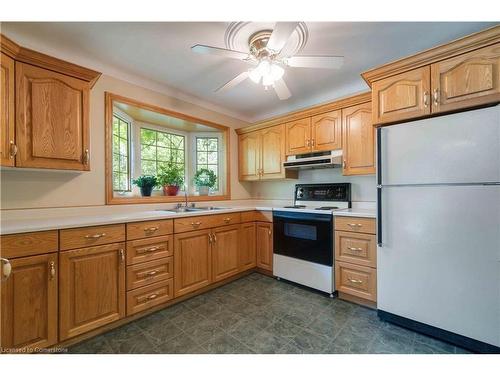 679 Niagara Street N, Welland, ON - Indoor Photo Showing Kitchen With Double Sink