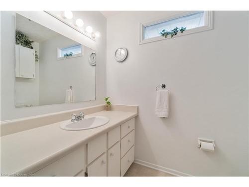 679 Niagara Street N, Welland, ON - Indoor Photo Showing Bathroom