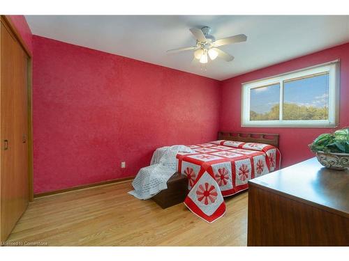 679 Niagara Street N, Welland, ON - Indoor Photo Showing Bedroom