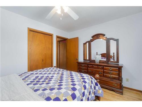 679 Niagara Street N, Welland, ON - Indoor Photo Showing Bedroom