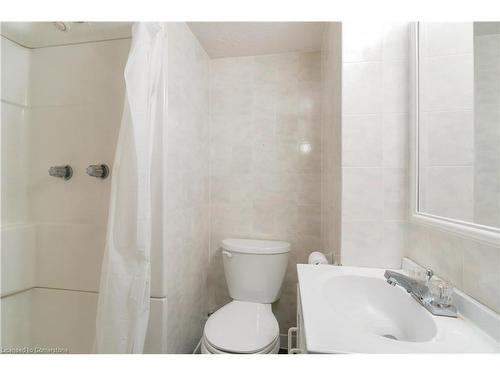 679 Niagara Street N, Welland, ON - Indoor Photo Showing Bathroom