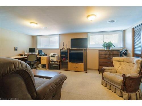 679 Niagara Street N, Welland, ON - Indoor Photo Showing Living Room