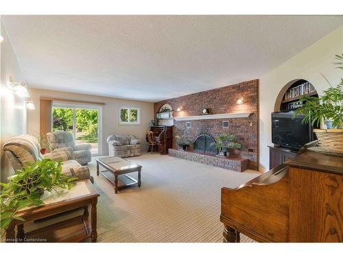 679 Niagara Street N, Welland, ON - Indoor Photo Showing Living Room With Fireplace