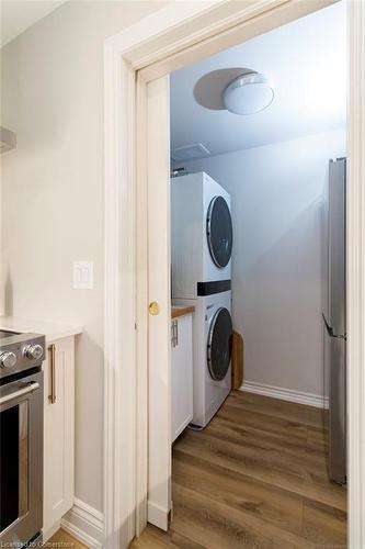 208-5188 Lakeshore Road, Burlington, ON - Indoor Photo Showing Laundry Room