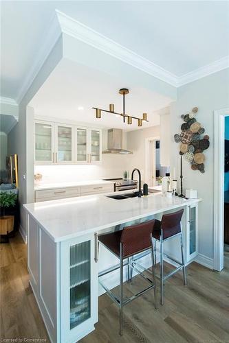 208-5188 Lakeshore Road, Burlington, ON - Indoor Photo Showing Kitchen