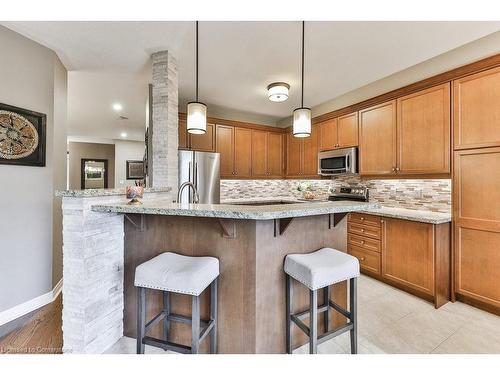 4154 Saunders Crescent, Burlington, ON - Indoor Photo Showing Kitchen With Upgraded Kitchen