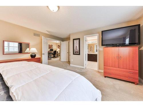 4154 Saunders Crescent, Burlington, ON - Indoor Photo Showing Bedroom