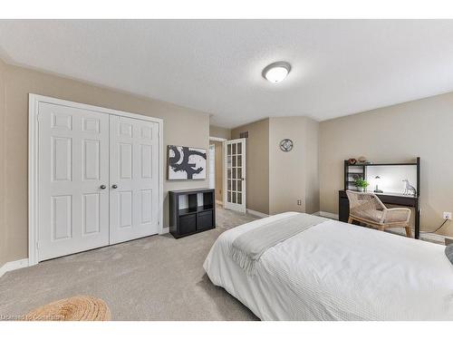 4154 Saunders Crescent, Burlington, ON - Indoor Photo Showing Bedroom