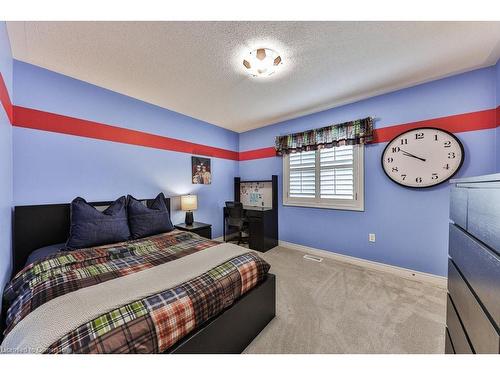 4154 Saunders Crescent, Burlington, ON - Indoor Photo Showing Bedroom