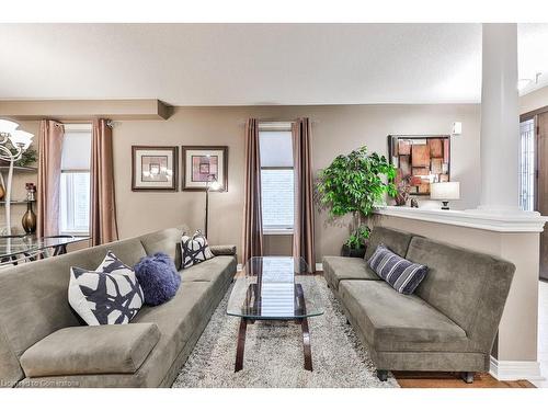 4154 Saunders Crescent, Burlington, ON - Indoor Photo Showing Living Room