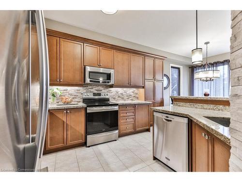 4154 Saunders Crescent, Burlington, ON - Indoor Photo Showing Kitchen With Upgraded Kitchen