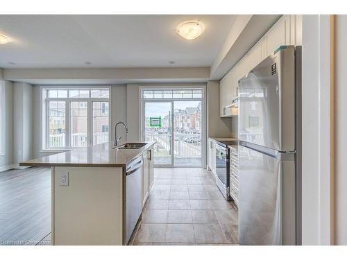 11 Canoe Lane, Hamilton, ON - Indoor Photo Showing Kitchen