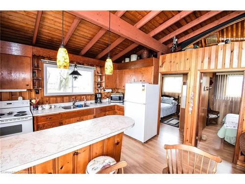 13 Erie Heights Line, Dunnville, ON - Indoor Photo Showing Kitchen With Double Sink