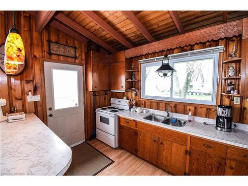 13 Erie Heights Line, Dunnville, ON - Indoor Photo Showing Kitchen With Double Sink