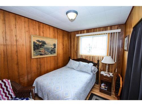 13 Erie Heights Line, Dunnville, ON - Indoor Photo Showing Bedroom