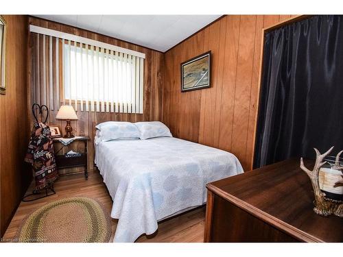 13 Erie Heights Line, Dunnville, ON - Indoor Photo Showing Bedroom