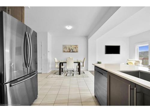 3955 Crown Street, Beamsville, ON - Indoor Photo Showing Kitchen