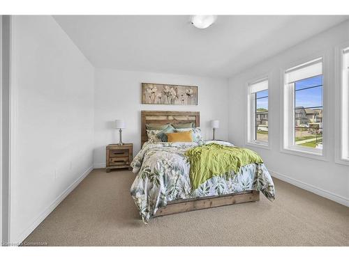 3955 Crown Street, Beamsville, ON - Indoor Photo Showing Bedroom