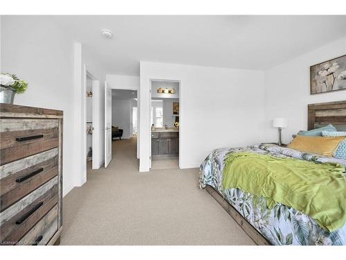 3955 Crown Street, Beamsville, ON - Indoor Photo Showing Bedroom